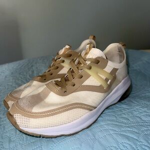 New Fabletics sneakers!